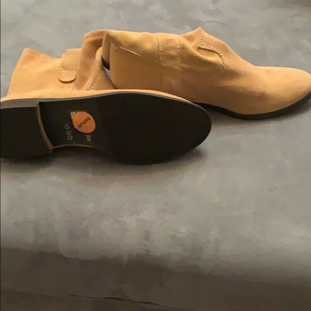 Boots - Picture 3 of 3